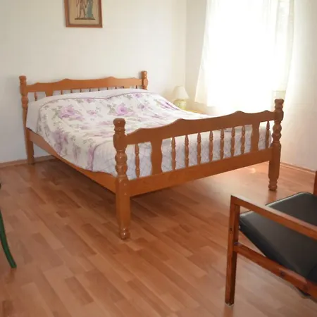 Lada Apartman